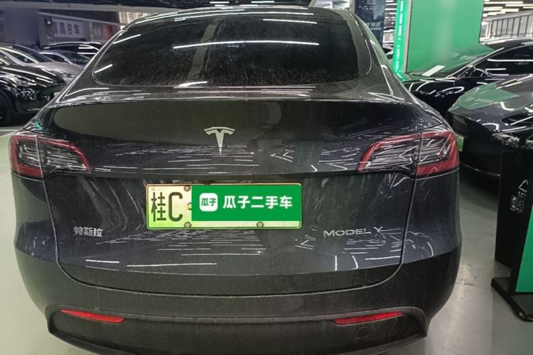 Tesla Model Y 2024 — 5