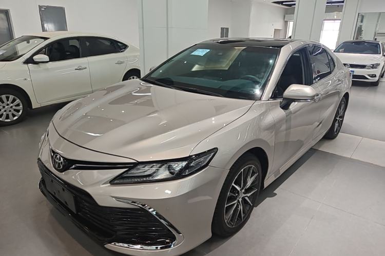 Toyota Camry 2021 — фото 1