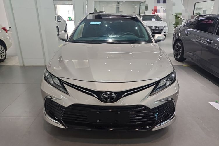 Toyota Camry 2021 — фото 2