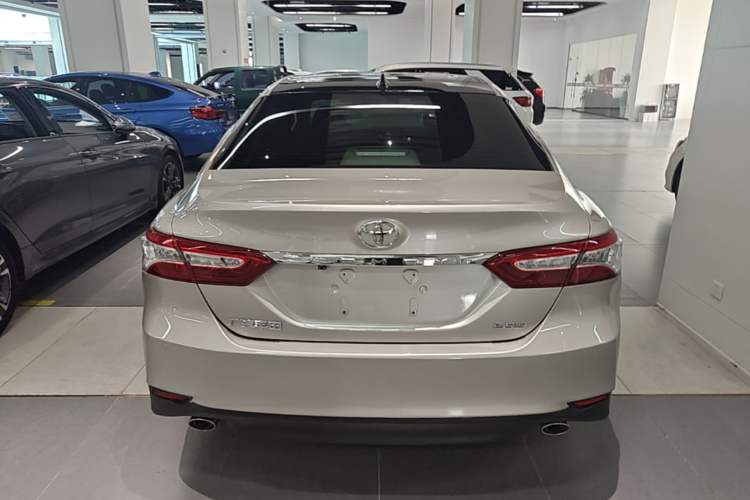 Toyota Camry 2021 — фото 5