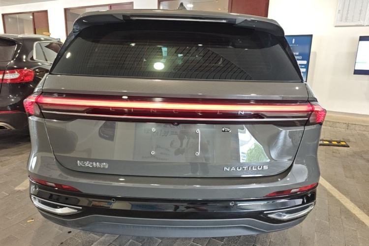 Lincoln Nautilus 2023 — 5