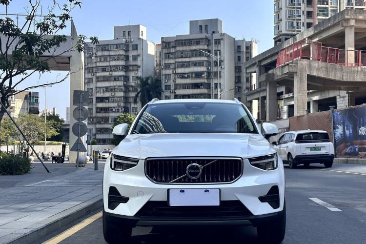 Volvo XC40 2024 — 2