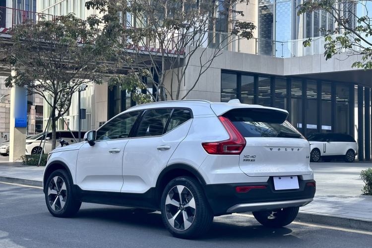 Volvo XC40 2024 — 4