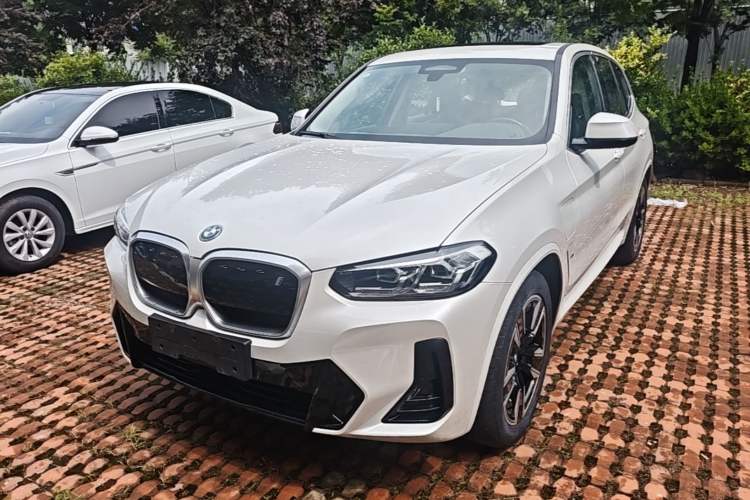 BMW iX3 2022 — фото 1