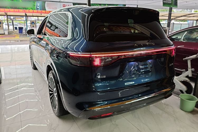 AITO M8 2025 — 4