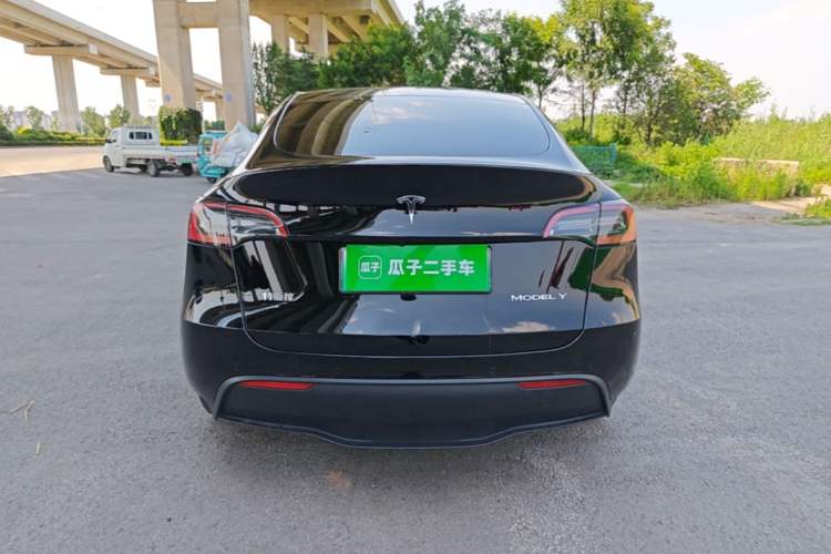 Tesla Model Y 2022 — 5