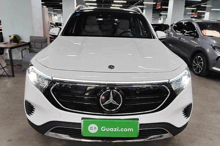 Mercedes-Benz EQB 260 2023 — 2