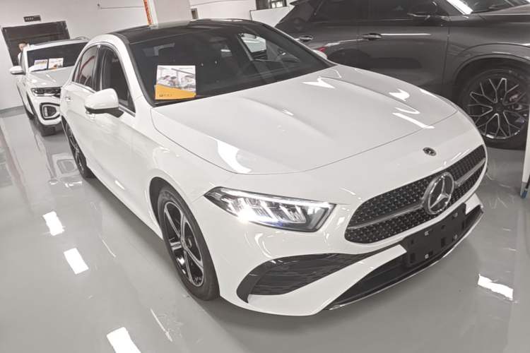 Mercedes-Benz A 200 L 2023 — фото 3