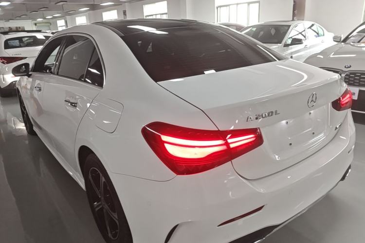 Mercedes-Benz A 200 L 2023 — фото 4