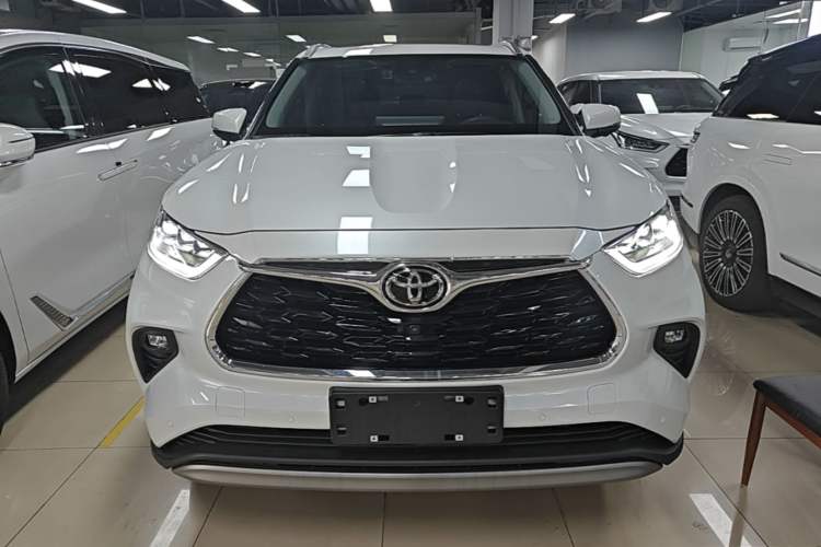 Toyota Highlander 2026 — 2