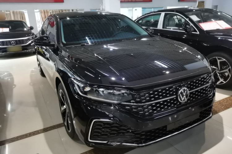Volkswagen Passat 2025 — 3