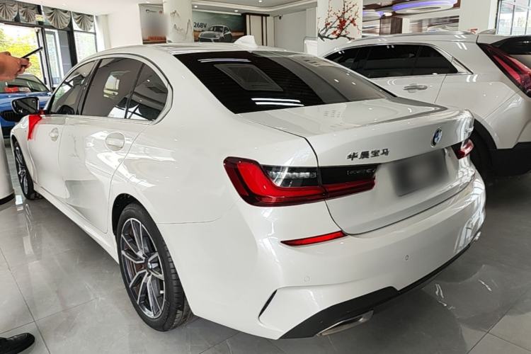 BMW 325Li 2022 — 4