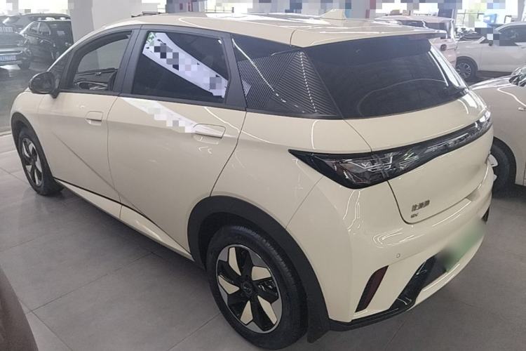 BYD Dolphin 2025 — 4