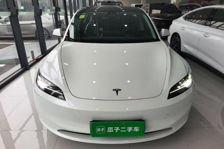 Tesla Model 3 2025 — 2
