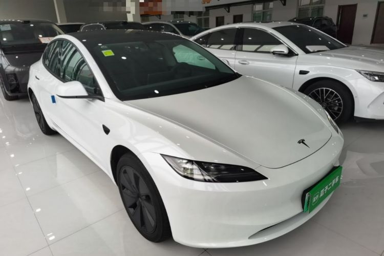 Tesla Model 3 2025 — 3