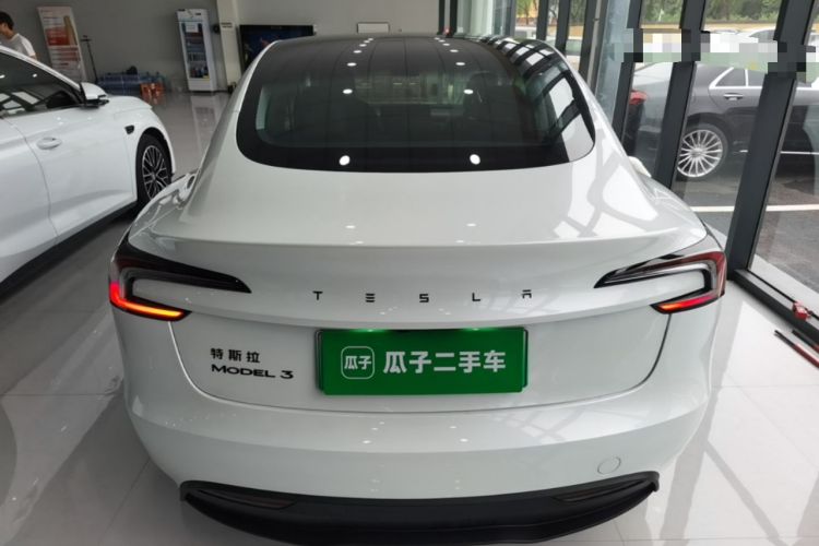 Tesla Model 3 2025 — 5