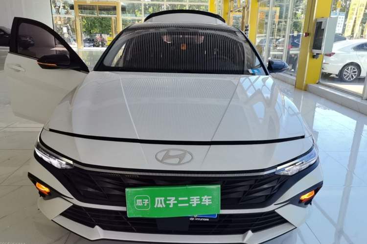 Hyundai Elantra 2023 — 2