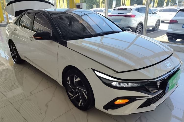 Hyundai Elantra 2023 — 3