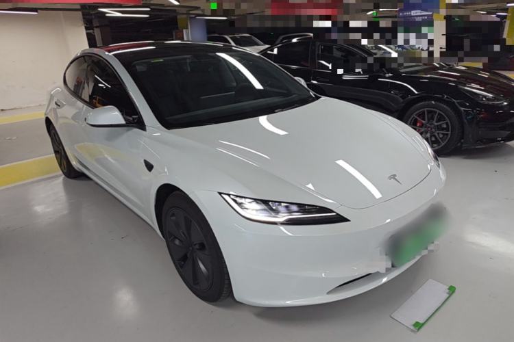 Tesla Model 3 2025 — 3