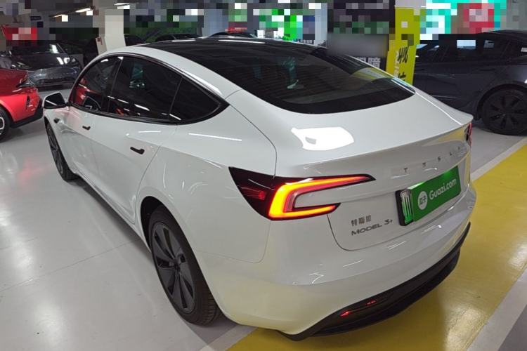 Tesla Model 3 2025 — 4