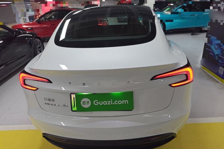Tesla Model 3 2025 — 5