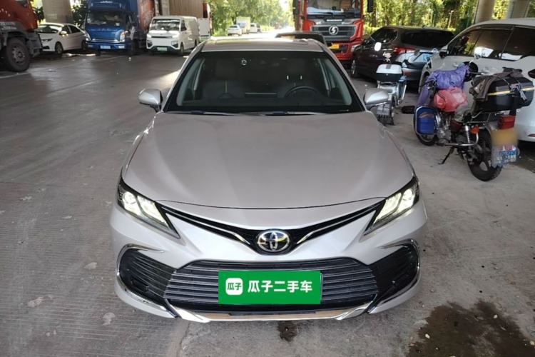 Toyota Camry 2023 — фото 2