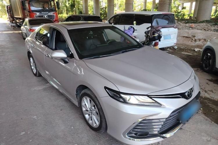 Toyota Camry 2023 — фото 3
