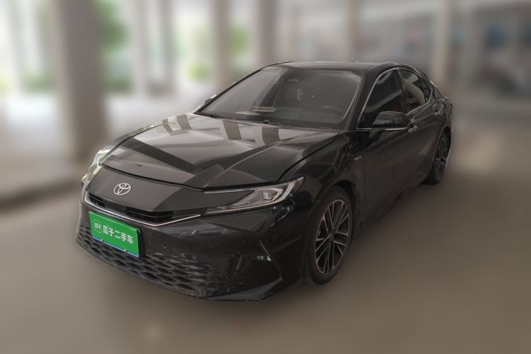 Toyota Camry 2024 — фото 1