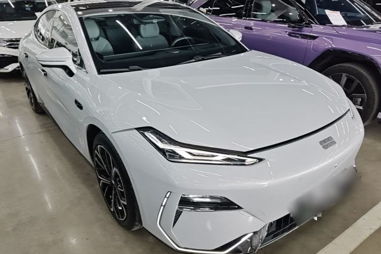 Geely Galaxy E8 2025 — 3