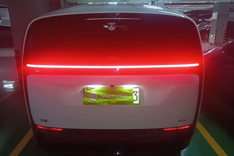 Li Auto MEGA 2025 — 5