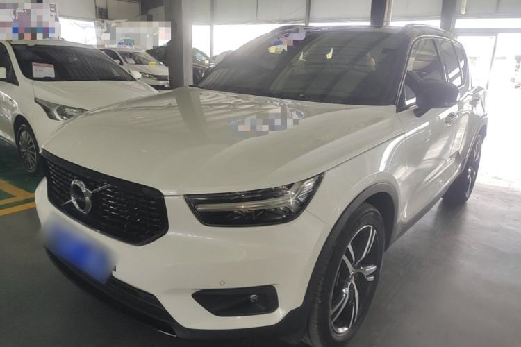 Volvo XC40 2021 — фото 1