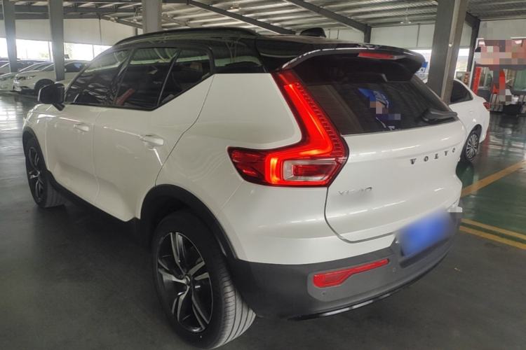 Volvo XC40 2021 — фото 4