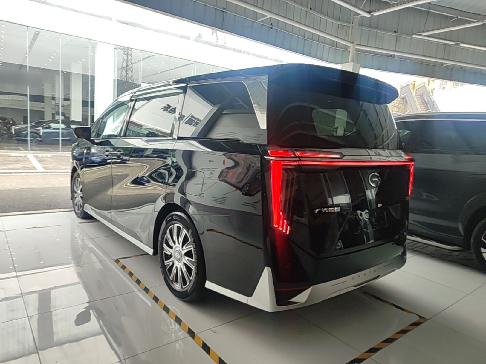 GAC Motor Trumpchi E9 2024 — фото 4
