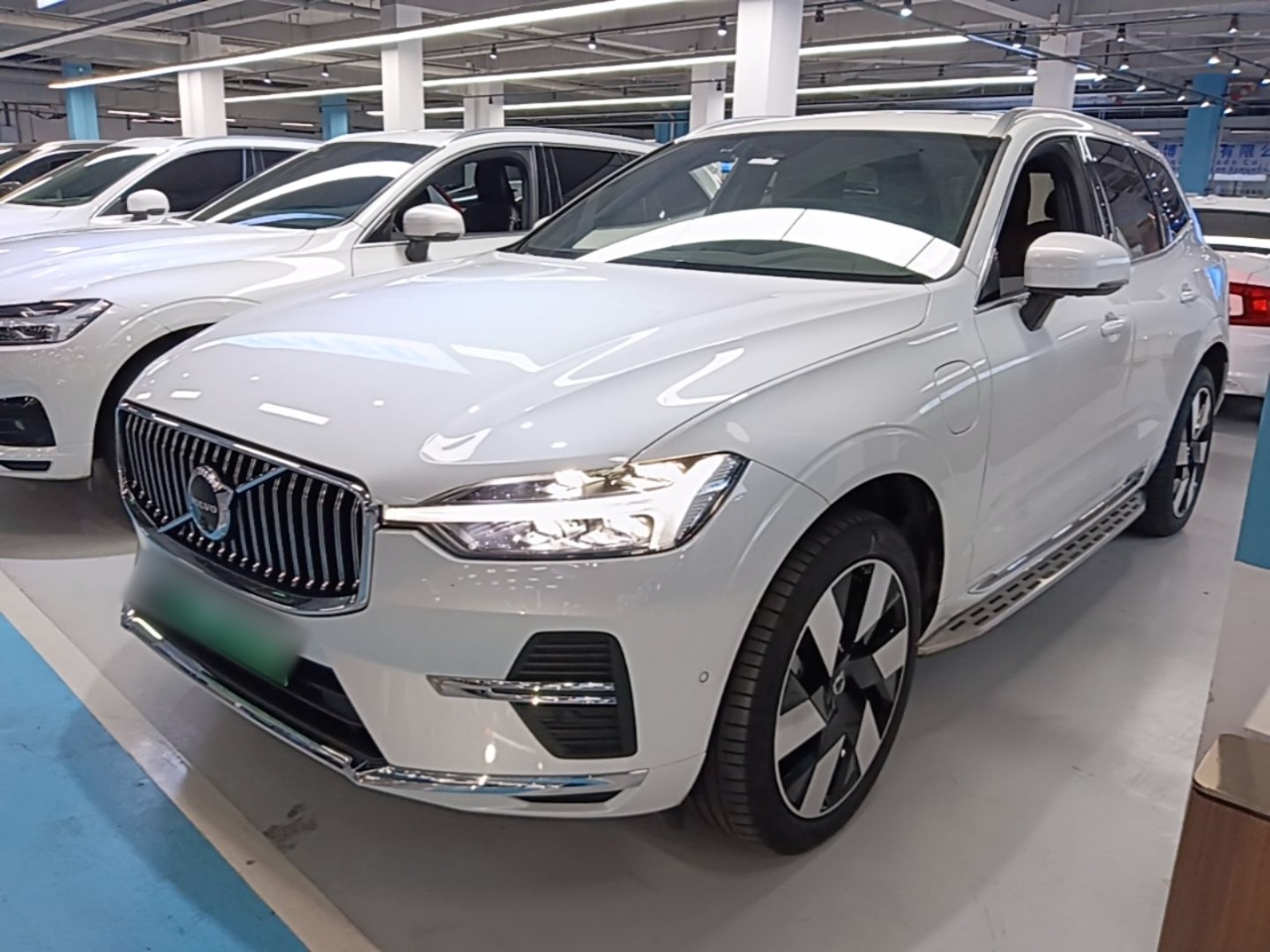 Volvo XC60 2024 — фото 1