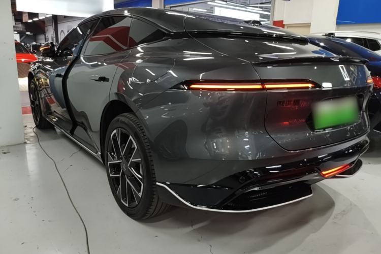 Avatr 06 2025 — 4