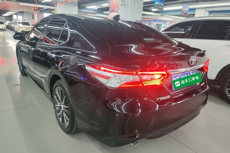 Toyota Camry 2021 — 4