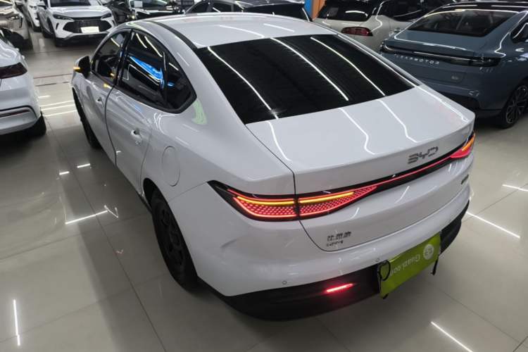 BYD Seal 05 DM-i 2025 — фото 4