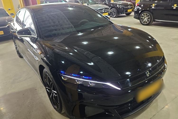BYD Han 2025 — 3