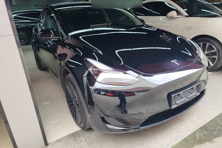 Tesla Model Y 2023 — 3