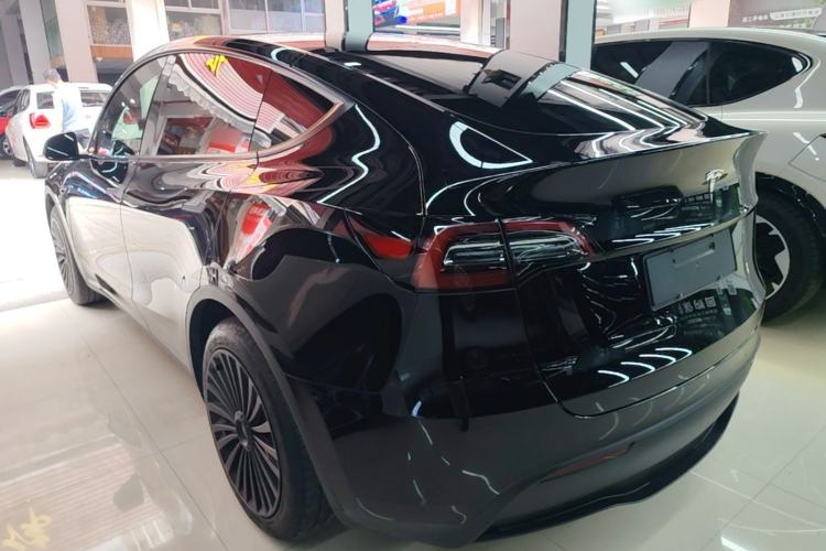 Tesla Model Y 2023 — 4