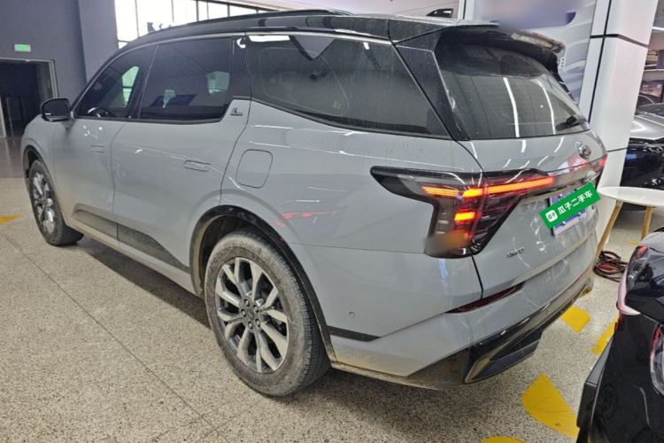 Ford Explorer 2023 — 4
