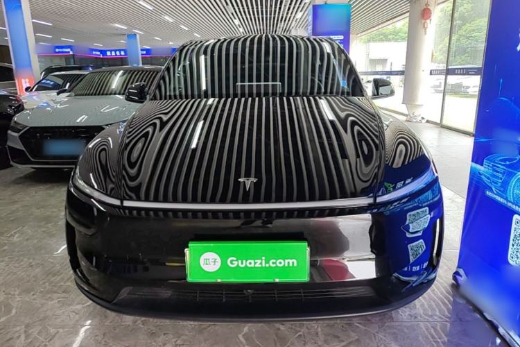 Tesla Model Y 2026 — 2