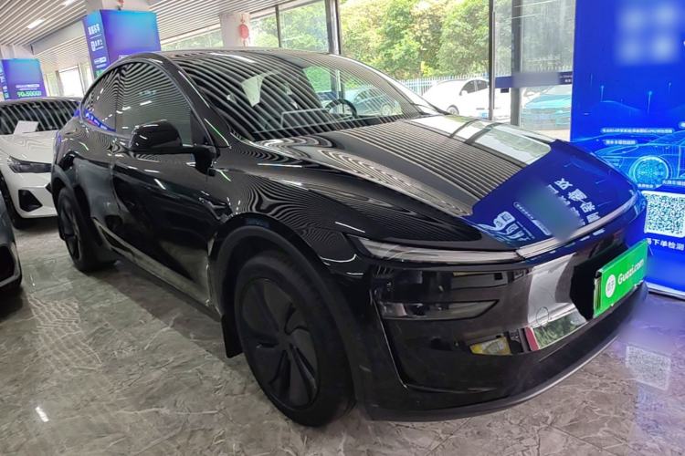 Tesla Model Y 2026 — 3