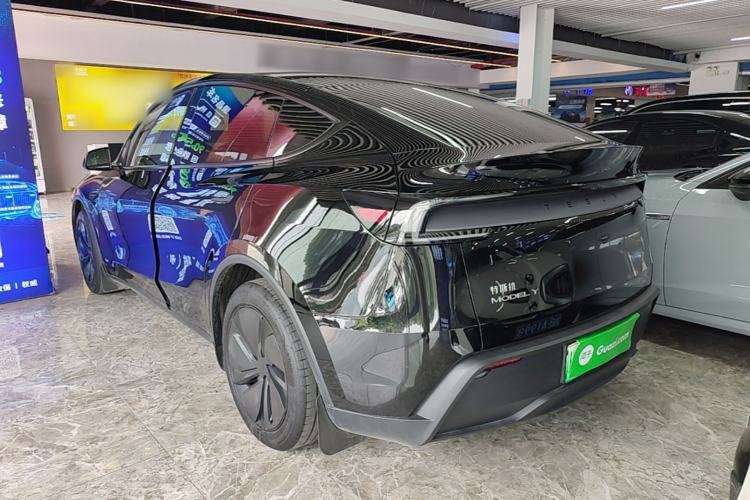 Tesla Model Y 2026 — 4