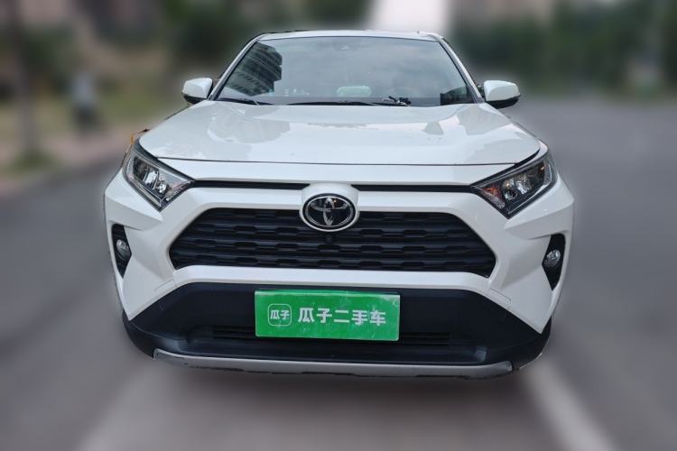 Toyota RAV4 2020 — фото 2