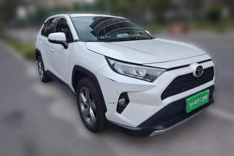 Toyota RAV4 2020 — фото 3