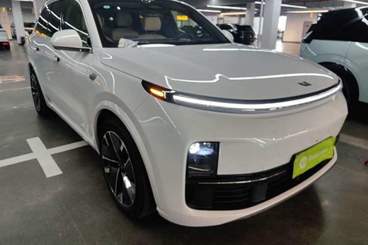Li Auto L8 2025 — 3