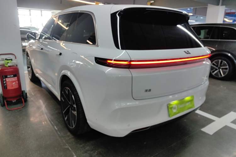 Li Auto L8 2025 — 4