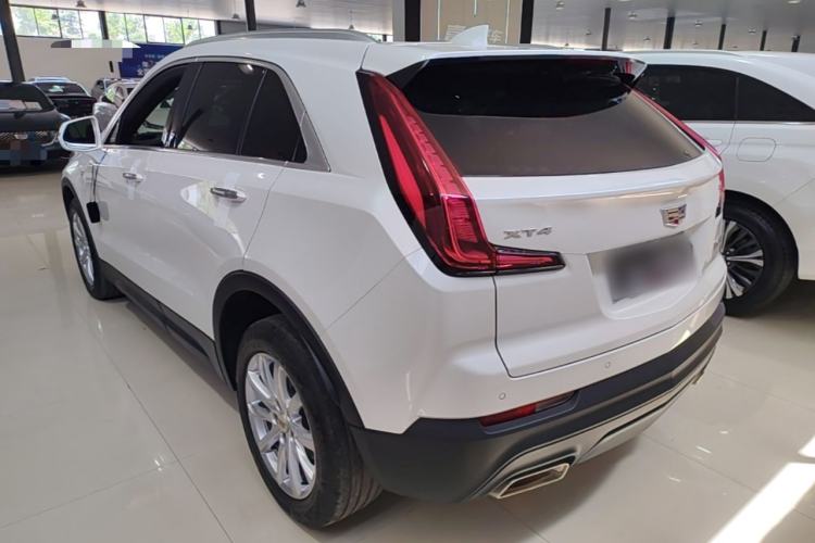 Cadillac XT4 2022 — фото 4