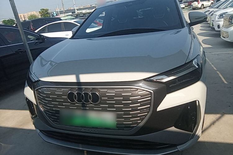 Audi Q4 e-tron 2023 — фото 2